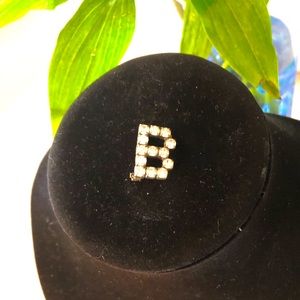 Rhinestone B pin